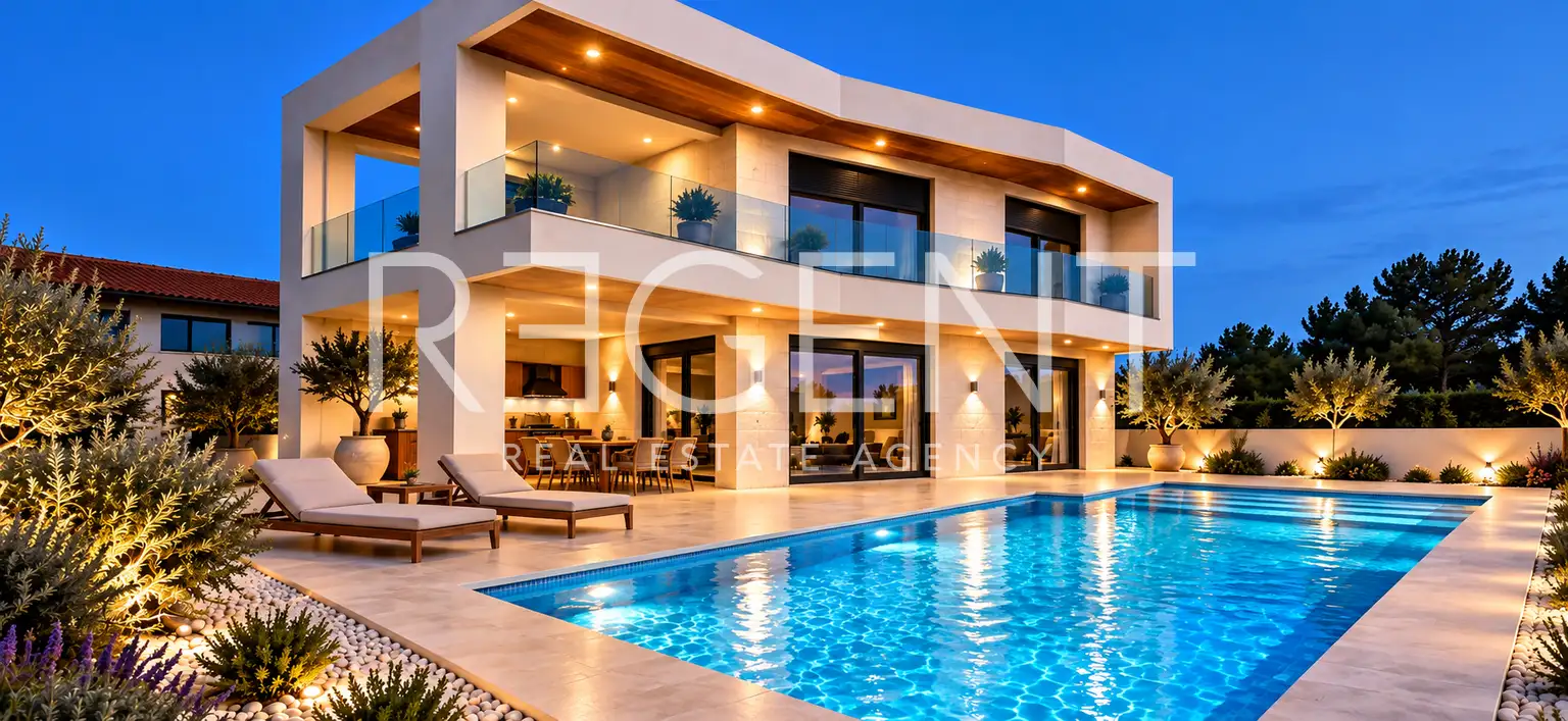 Villa 550 m², piscine, vue sur mer, 200 mètres de la mer — Ražanj