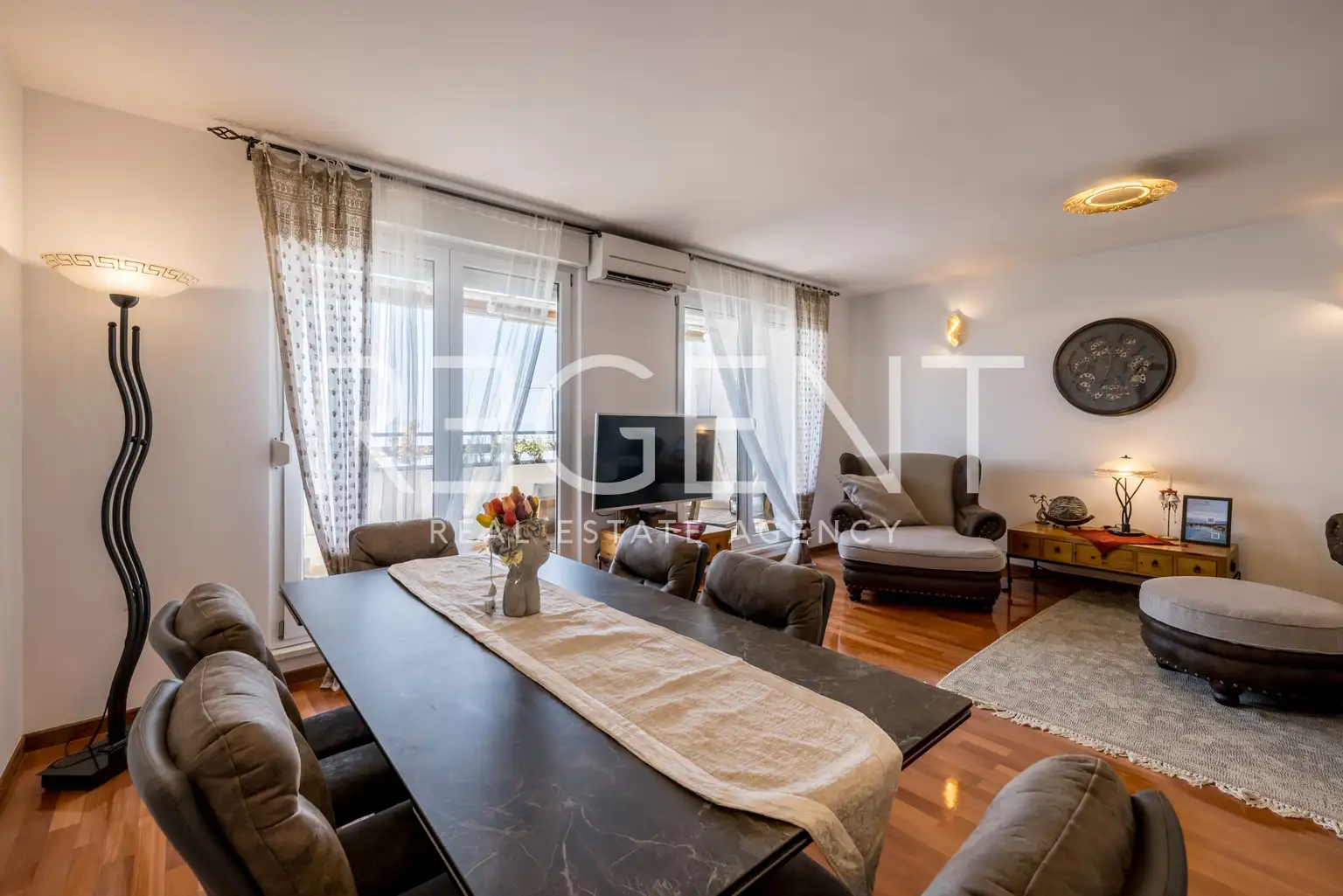 Spalato, Žnjan - Appartamento trilocale con loggia e vista mare