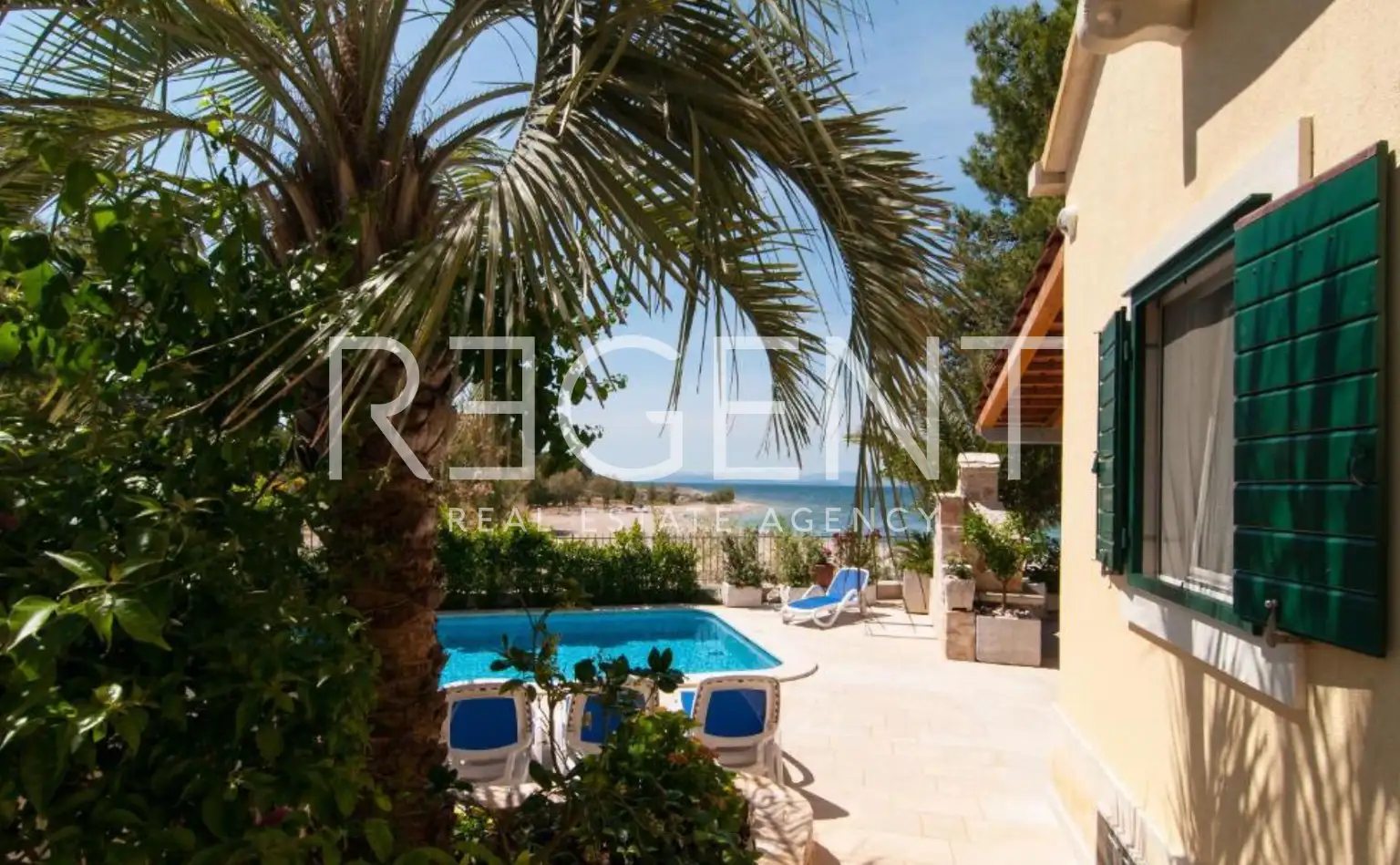 Brač, Mirca - Vila s bazenom prvi red uz more