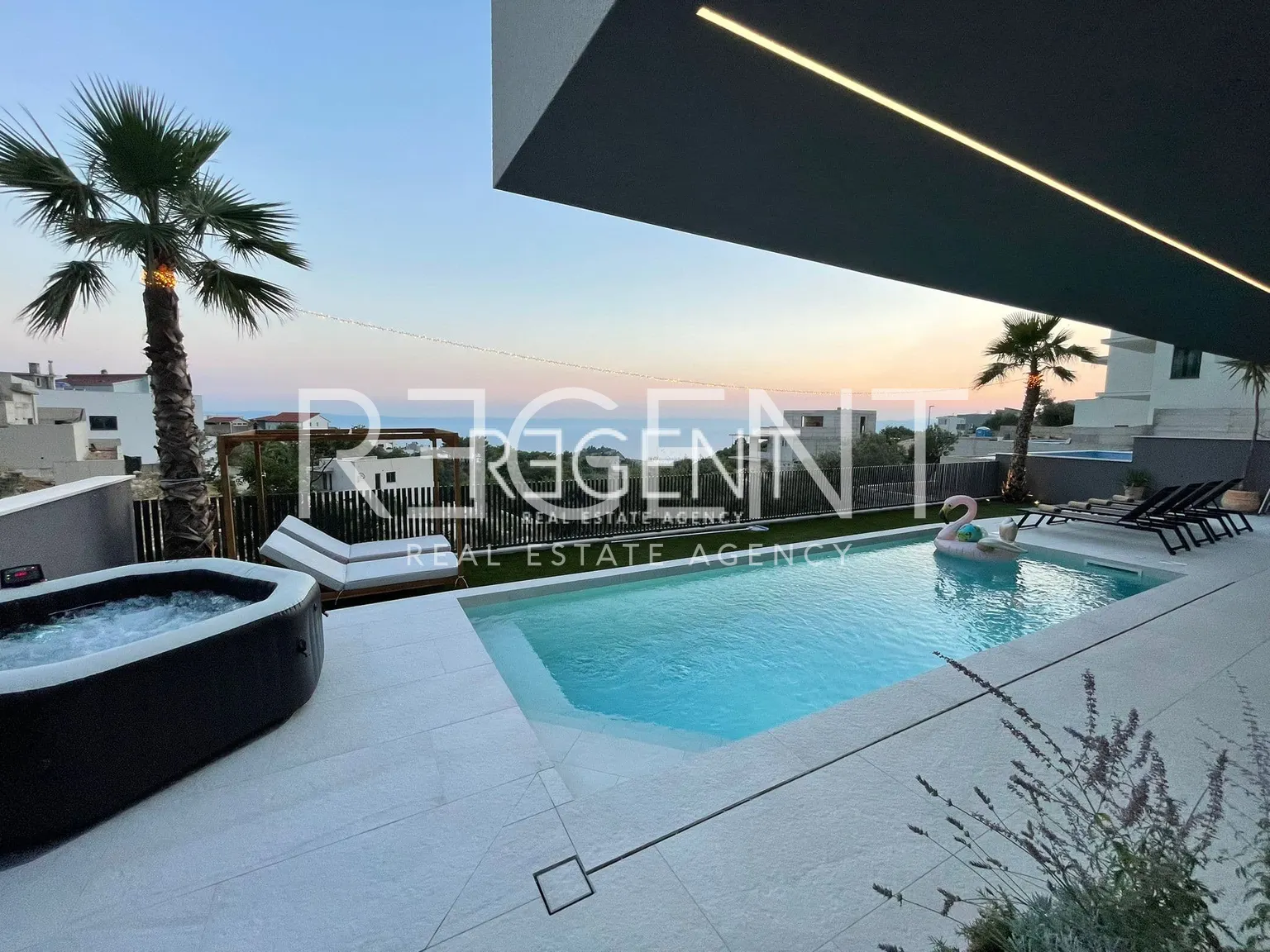 Makarska - Luxurious villa with three residential units