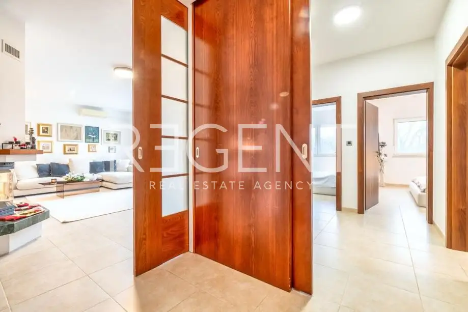 Загреб, Шребрняк – роскошная двухуровневая квартира в превосходном месте