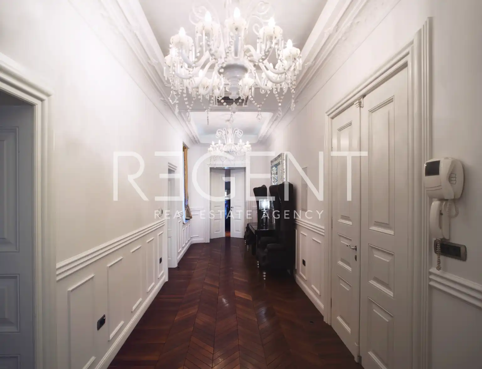 Zagreb, Donji grad, Marulićev trg – luksuzan ured od 280 m² za najam