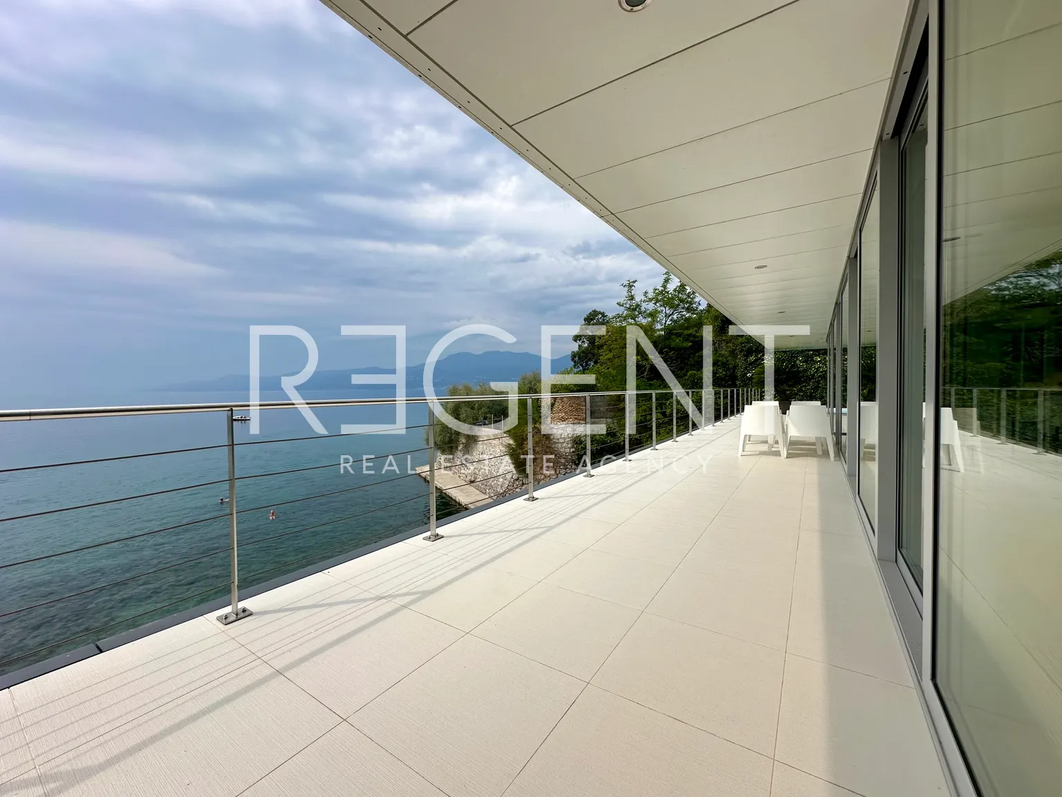 Rijeka - Moderní vila v první řadě u moře 600 m2