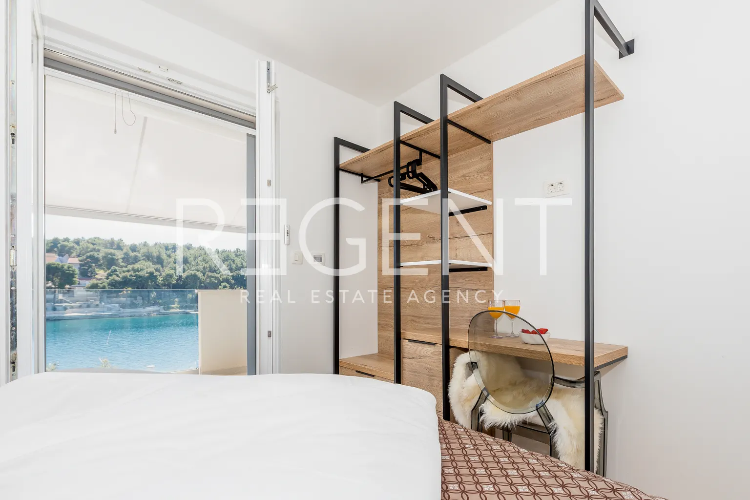 Brač, Milna - Moderna vila prvi red uz more, 264 m2