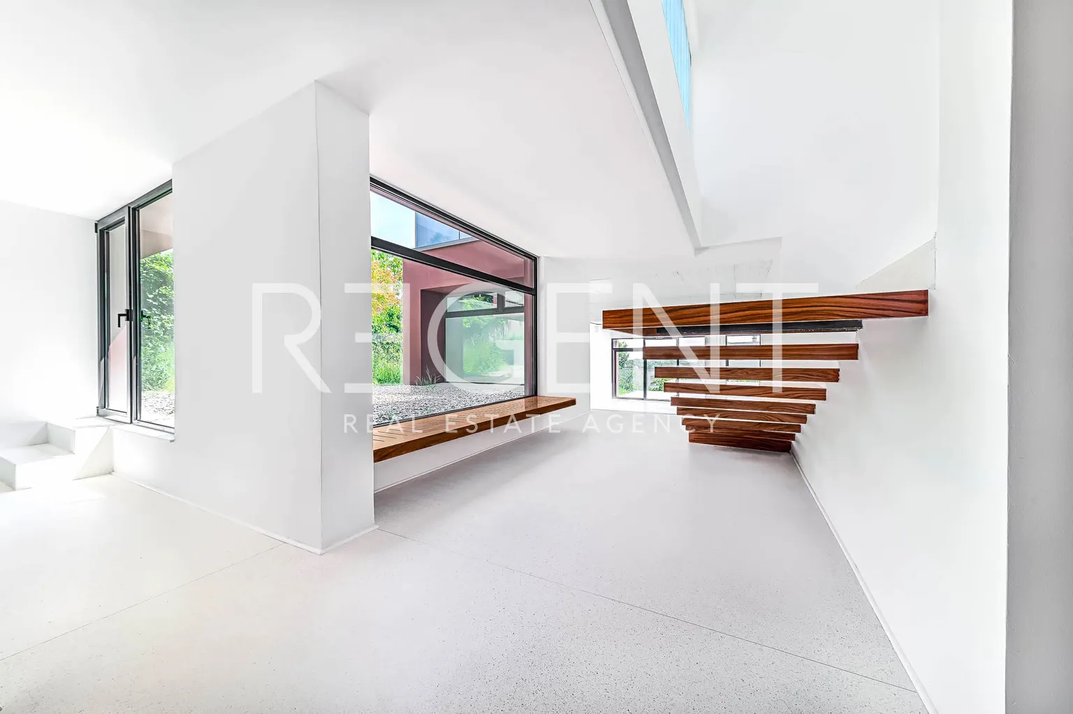 Záhřeb, Šestine - Moderní rodinná vila s bazénem obklopená zelení