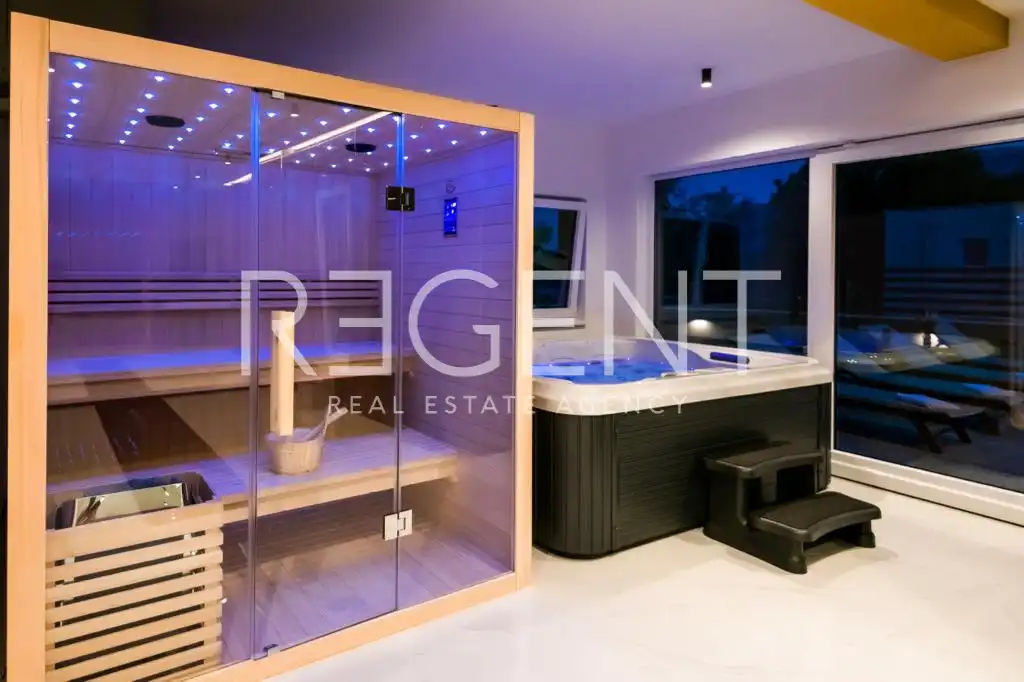 Makarska, Zagvozd - Luxury villa with pool 270 m2
