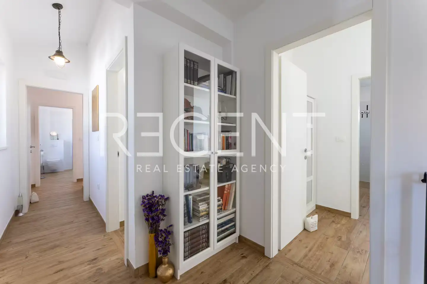 Maison avec piscine, 260m²