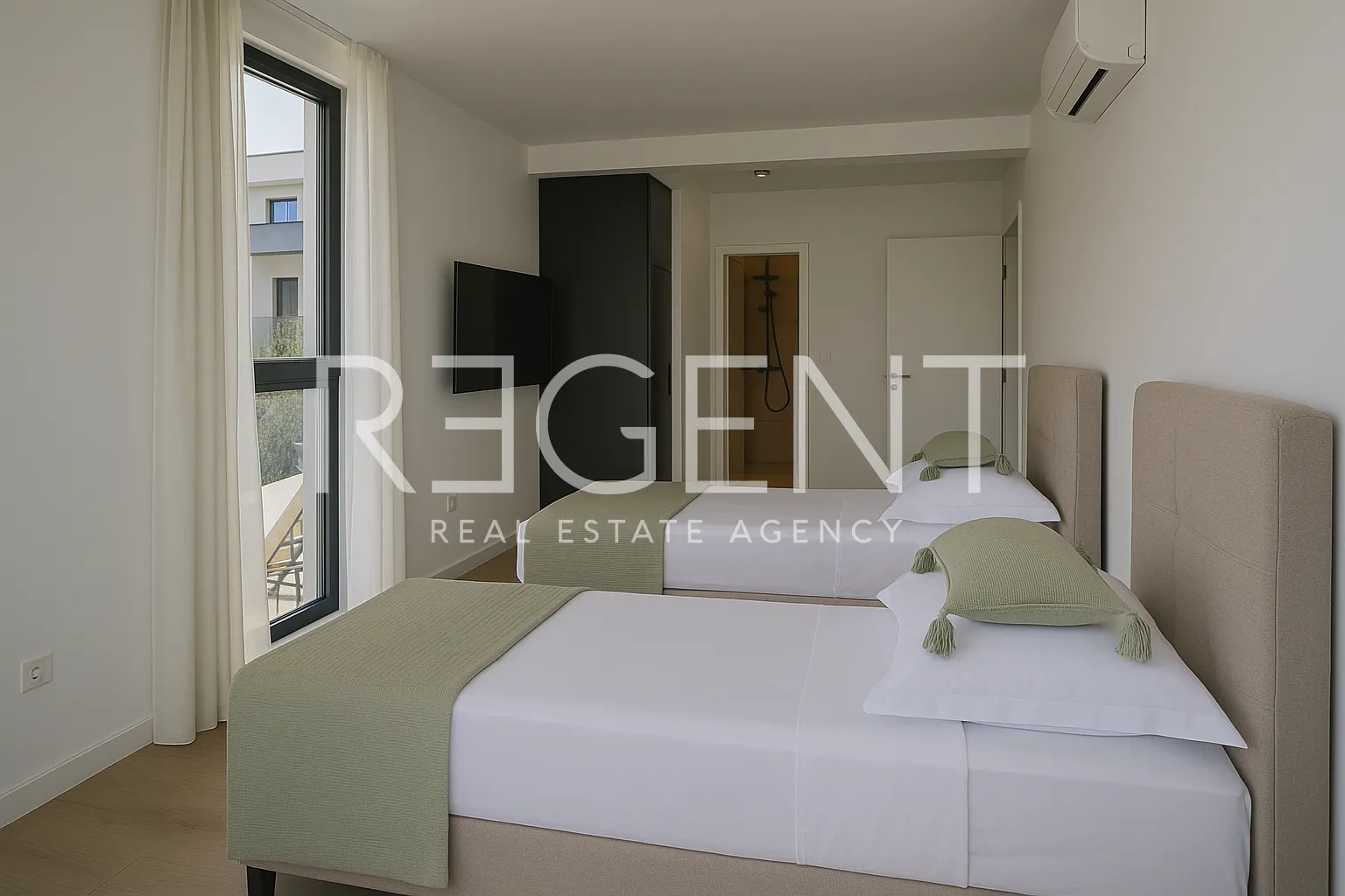 Šolta, Rogač – Moderna vila s bazenom, wellnessom, saunom i teretanom