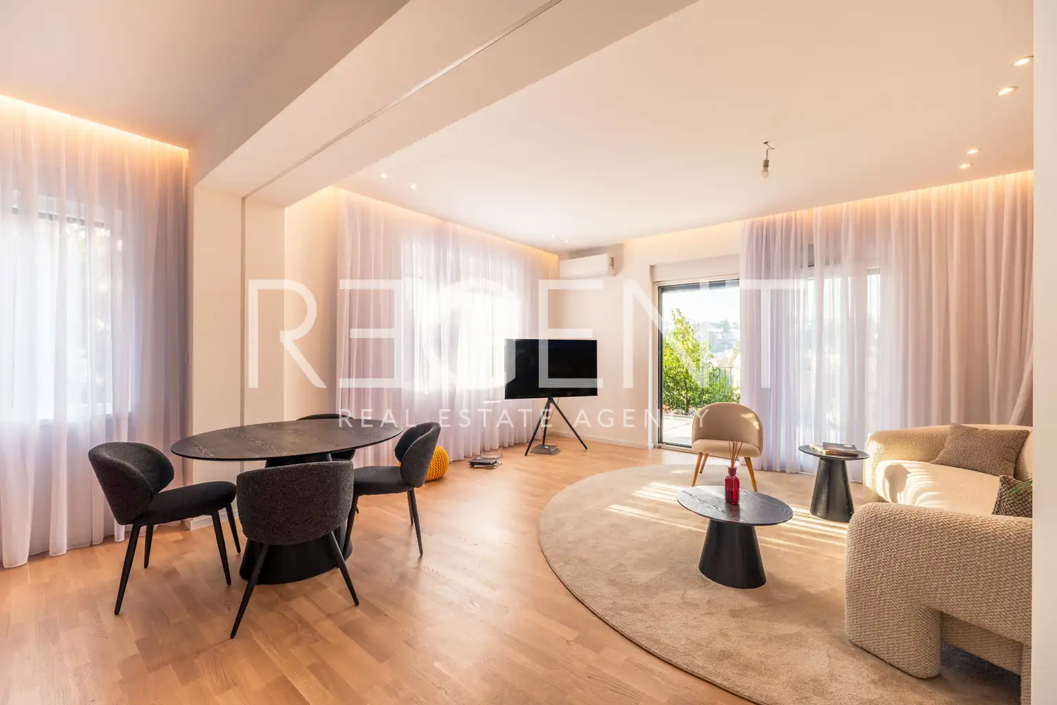 Zagreb, Srebrnjak - moderan trosoban stan s terasom