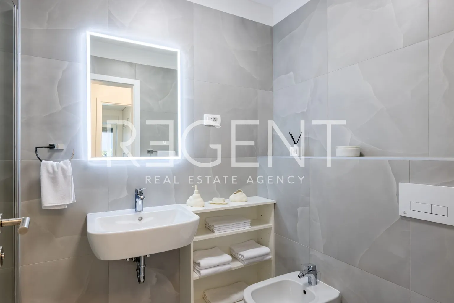 Split, Podstrana - Nowoczesny, przestronny apartament z ogrodem, Długoterminowo