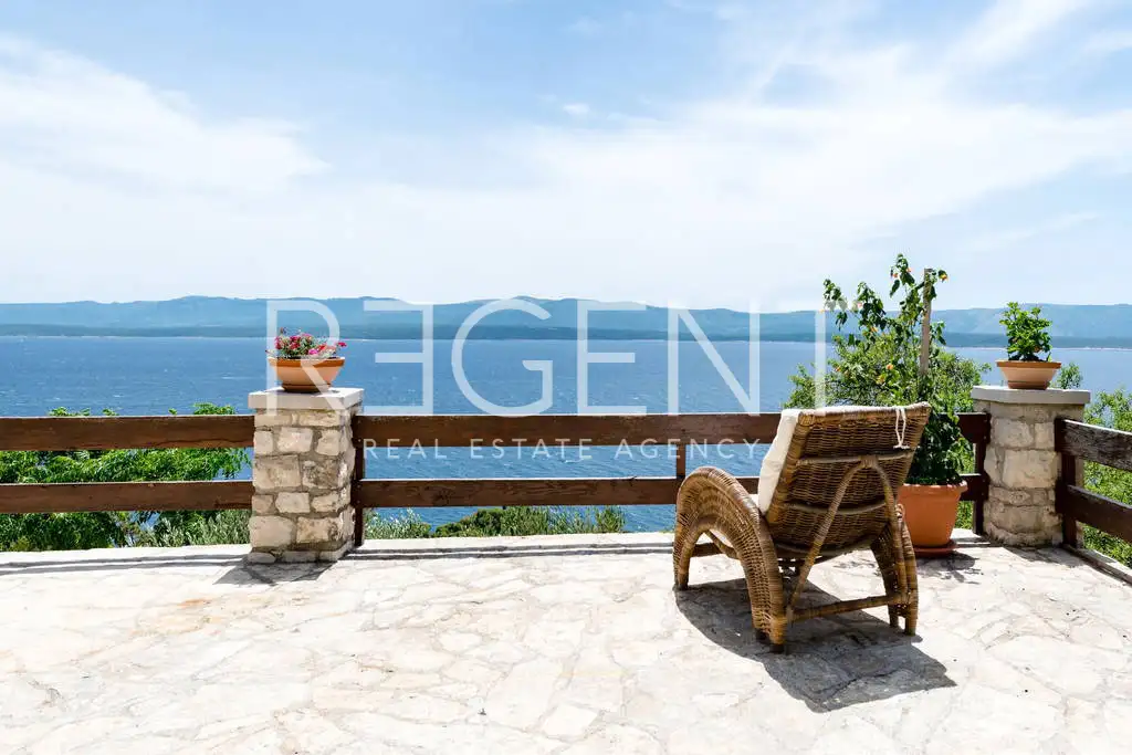 Brač, Murvica - Kamenný dům se čtyřmi apartmány