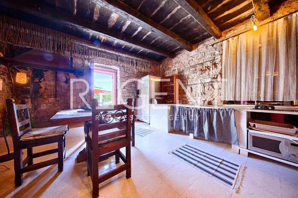 Komiža - Kamenný dom priamo pri mori