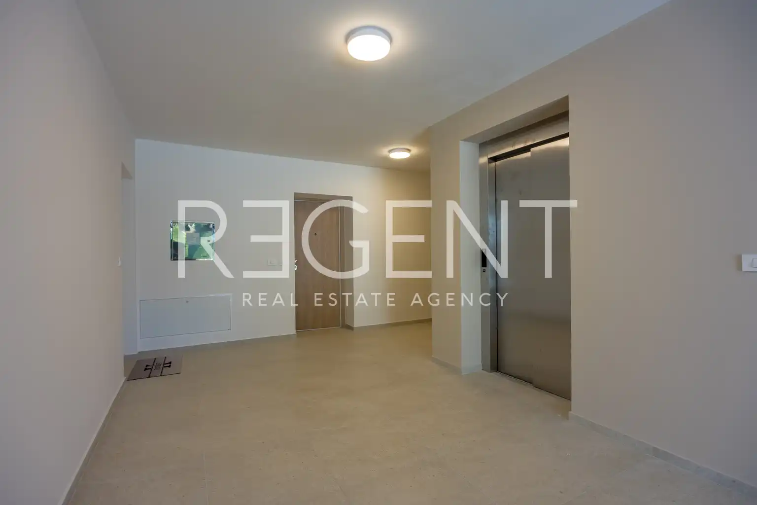 Istrie, Novigrad - Třípokojový apartmán v luxusním rezidenčním komplexu 128 m2