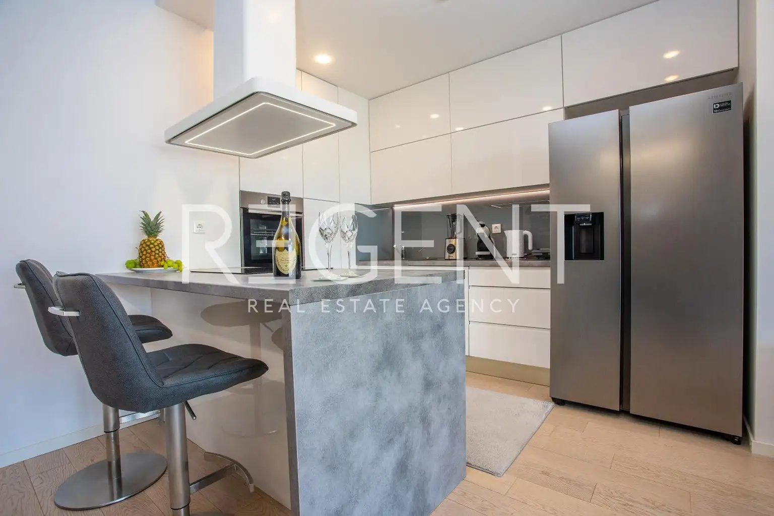 Split, Žnjan - Dvosoban stan sa loggiom i pogledom na more