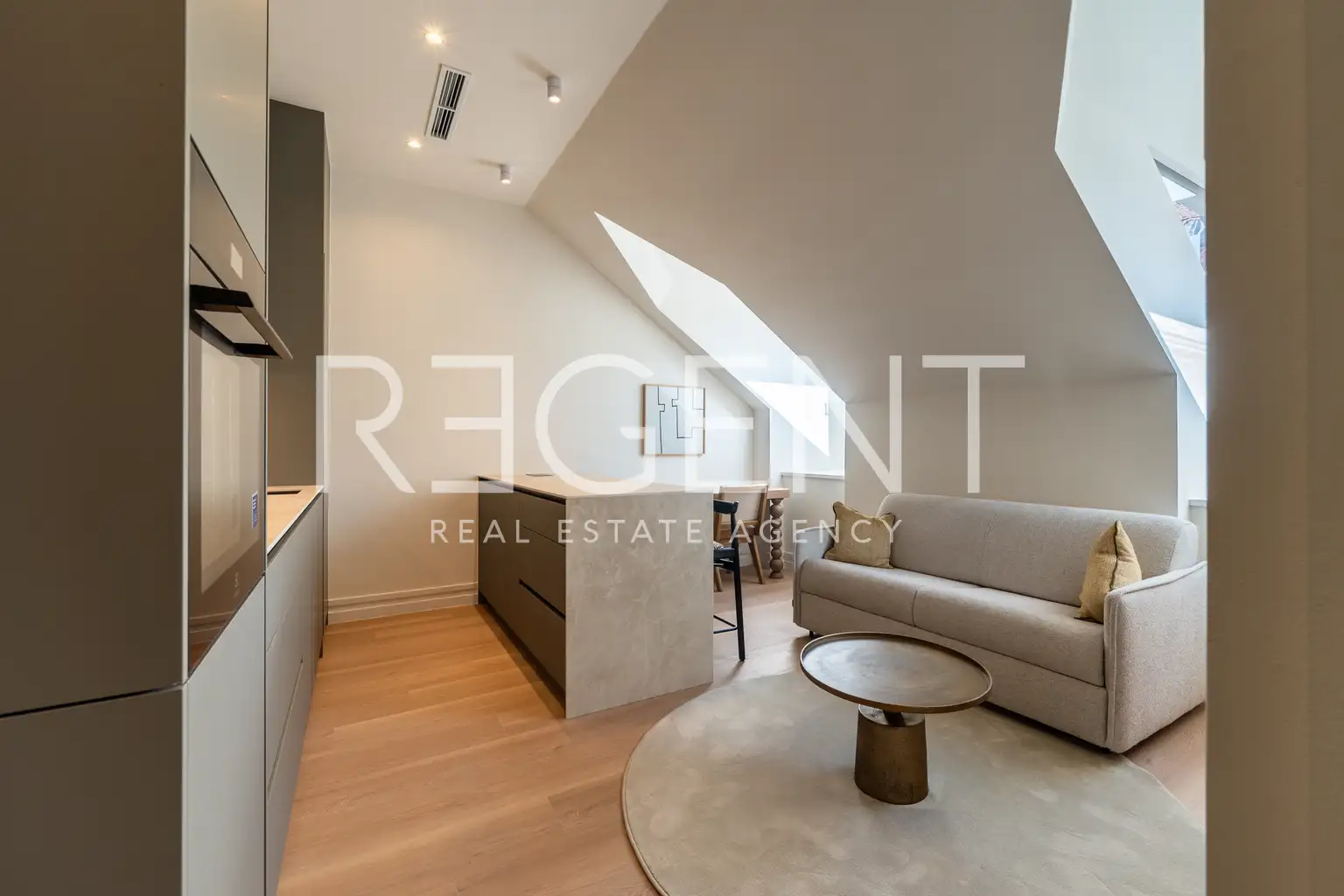Stan 33 m² za najam — prvi najam, Centar