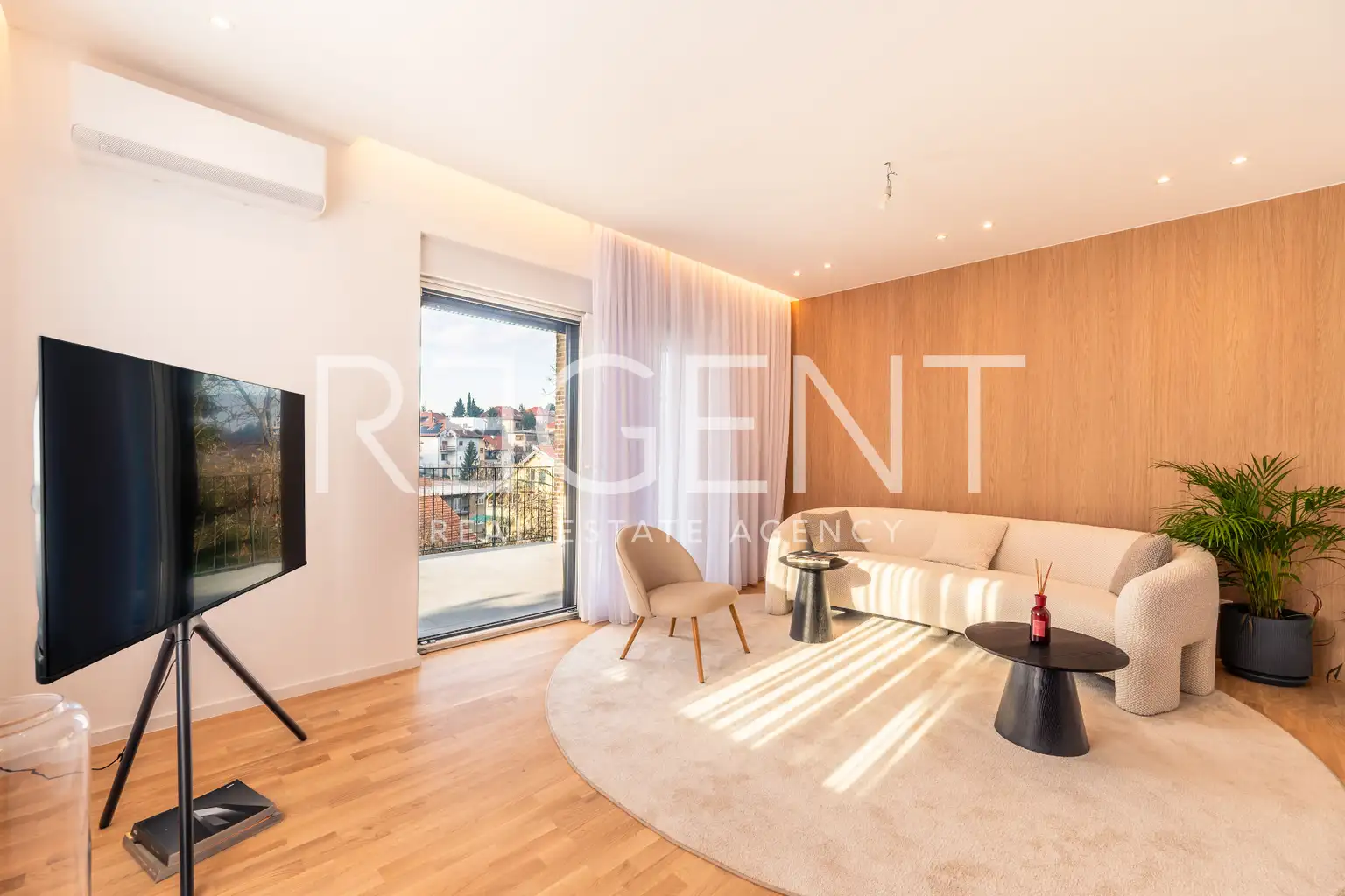 Zagreb, Srebrnjak - moderan trosoban stan s terasom