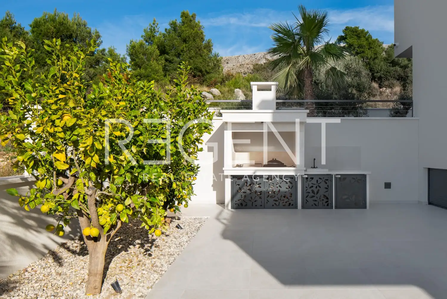 Podstrana - Moderná luxusná vila s bazénom a strešnou terasou