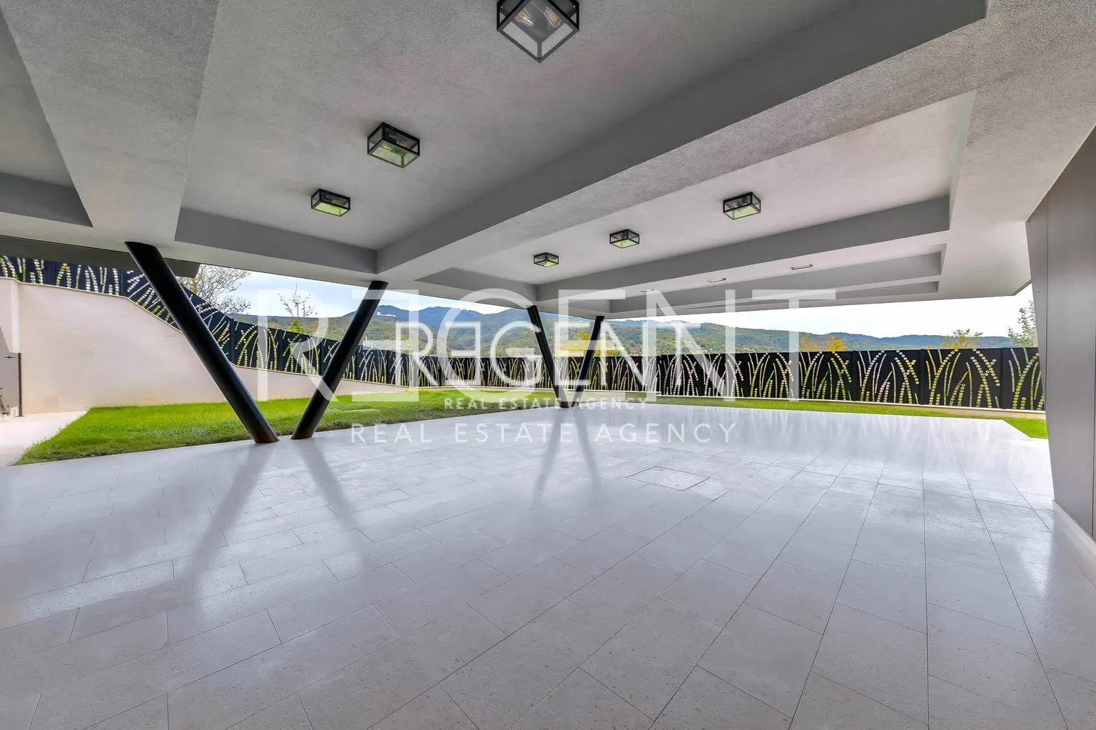 Záhřeb, Šestine - Moderní byt v nově postavené vile 280 m2