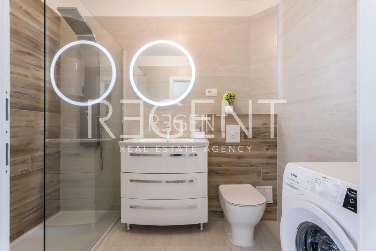 Split, Žnjan - Luksusowy dwupokojowy penthouse 70 m2 z tarasem