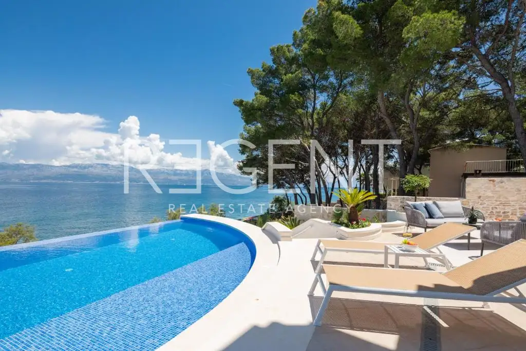 Brač - Moderna vila prvi red uz more