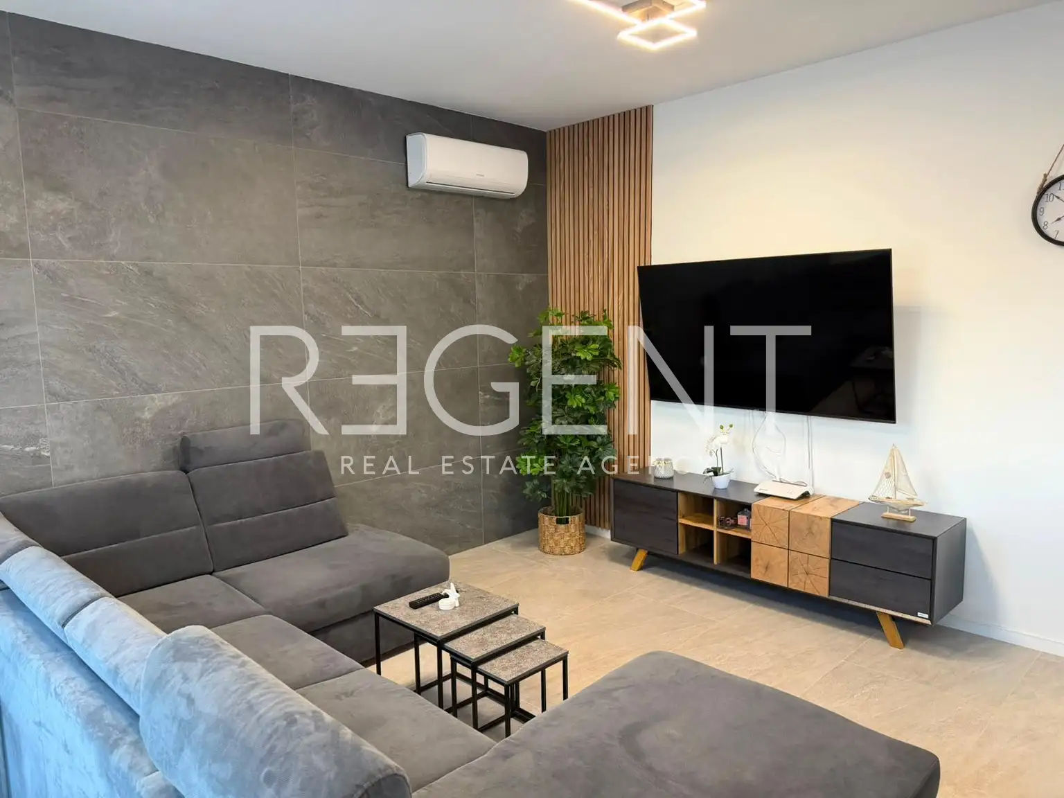 Privlaka, Sabunike — dvosoban stan 139 m2, bazen, vrt, parking mjesto