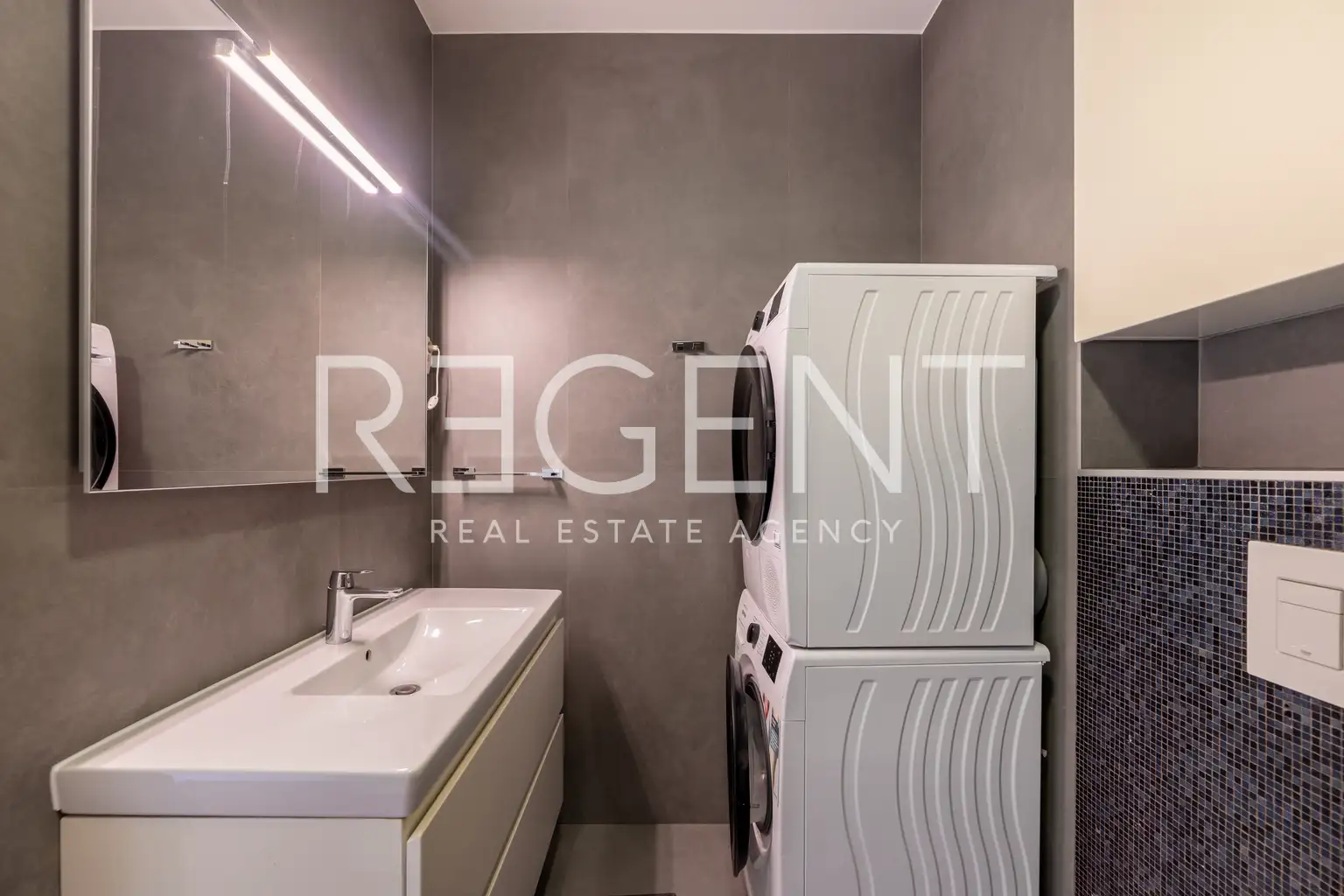 Stan 105 m², Grahorova — 3 spavaće sobe, dupla garaža, lift