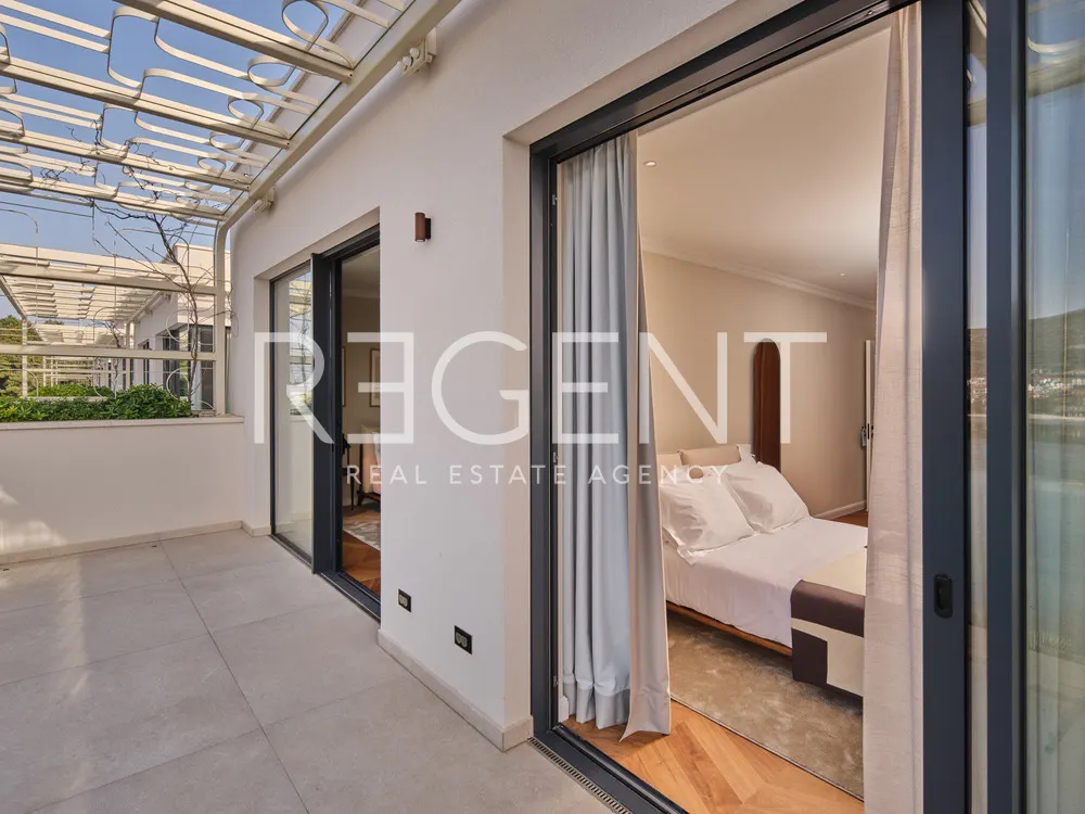 Trogir - Moderna vila s pogledom na morje 341 m2