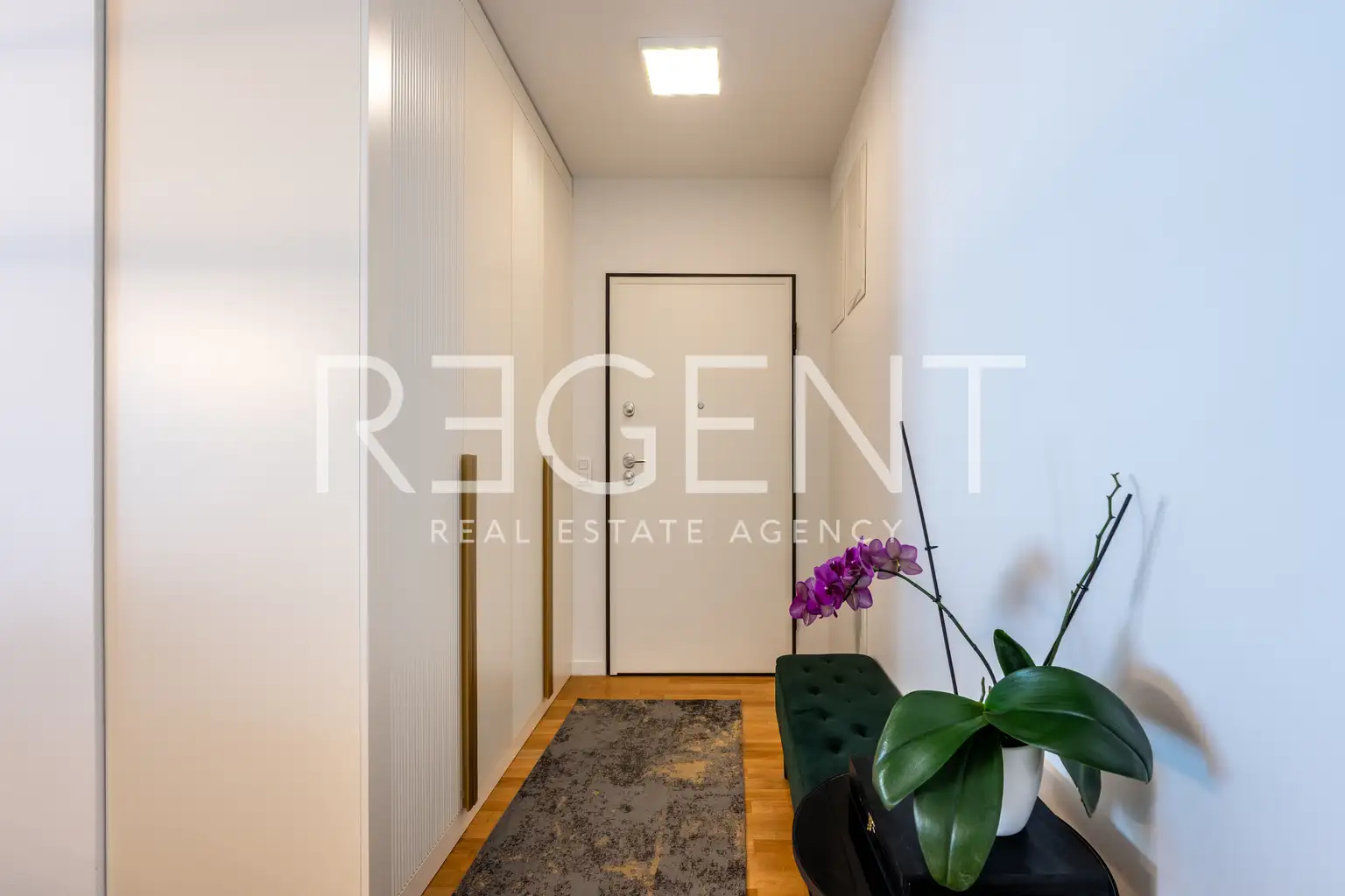 Stan 112 m², Vrbani — 3 spavaće sobe, balkon, 2 garaže