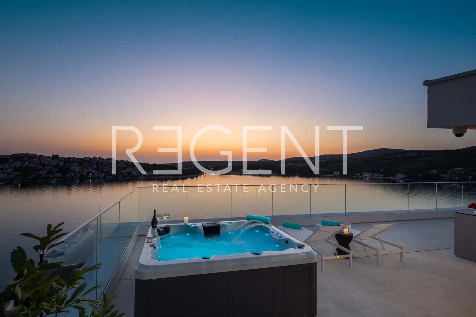 Šibenik, Rogoznica – Moderna vila s panoramskim pogledom na more