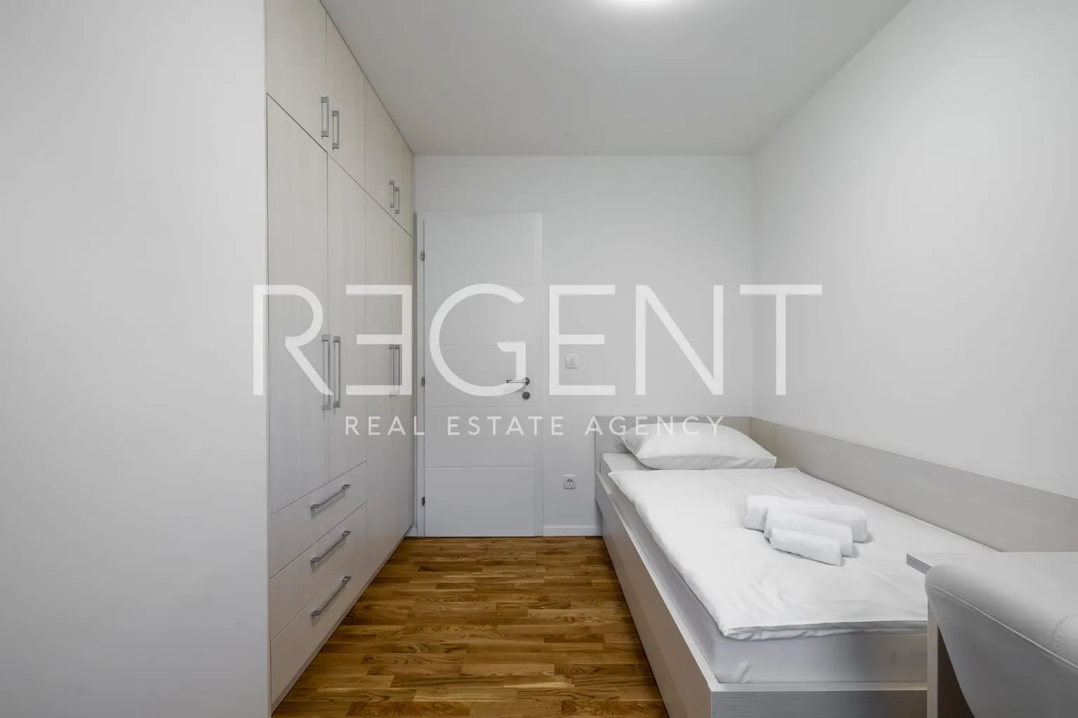 Split, Podstrana - Nowoczesny, przestronny apartament z ogrodem, Długoterminowo