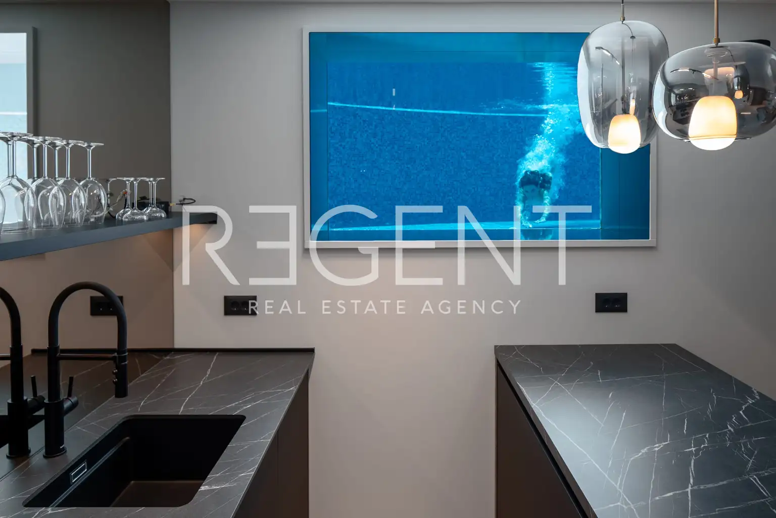 Podstrana - Vila s bazénom a výhľadom na more