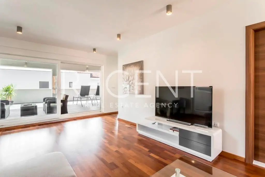 Podstrana - Trojizbový byt s terasou