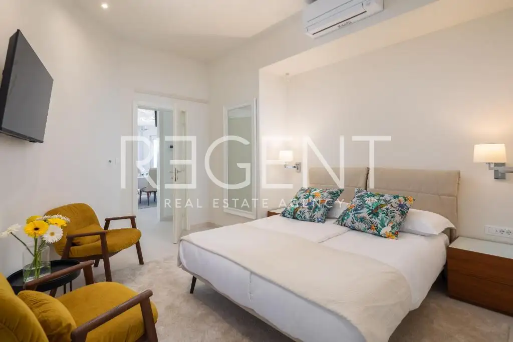 Brač - Moderna vila prvi red uz more