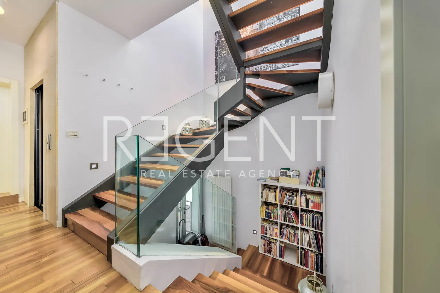 Záhřeb, Petrova - Moderní penthouse se střešní terasou a bazénem