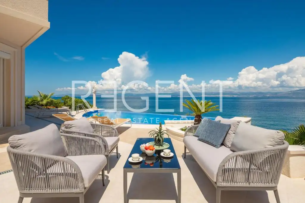 Brač - Moderna vila prvi red uz more