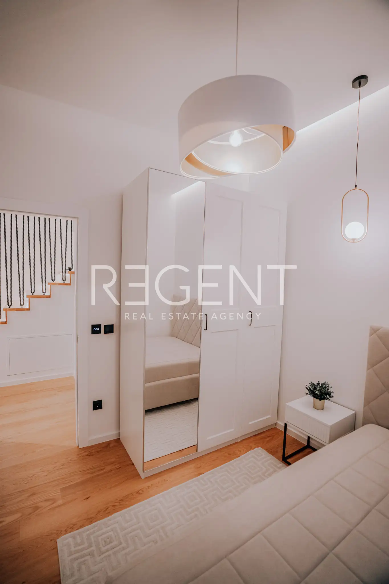 Záhřeb, Remete – Luxusní dvoupatrový byt k pronájmu