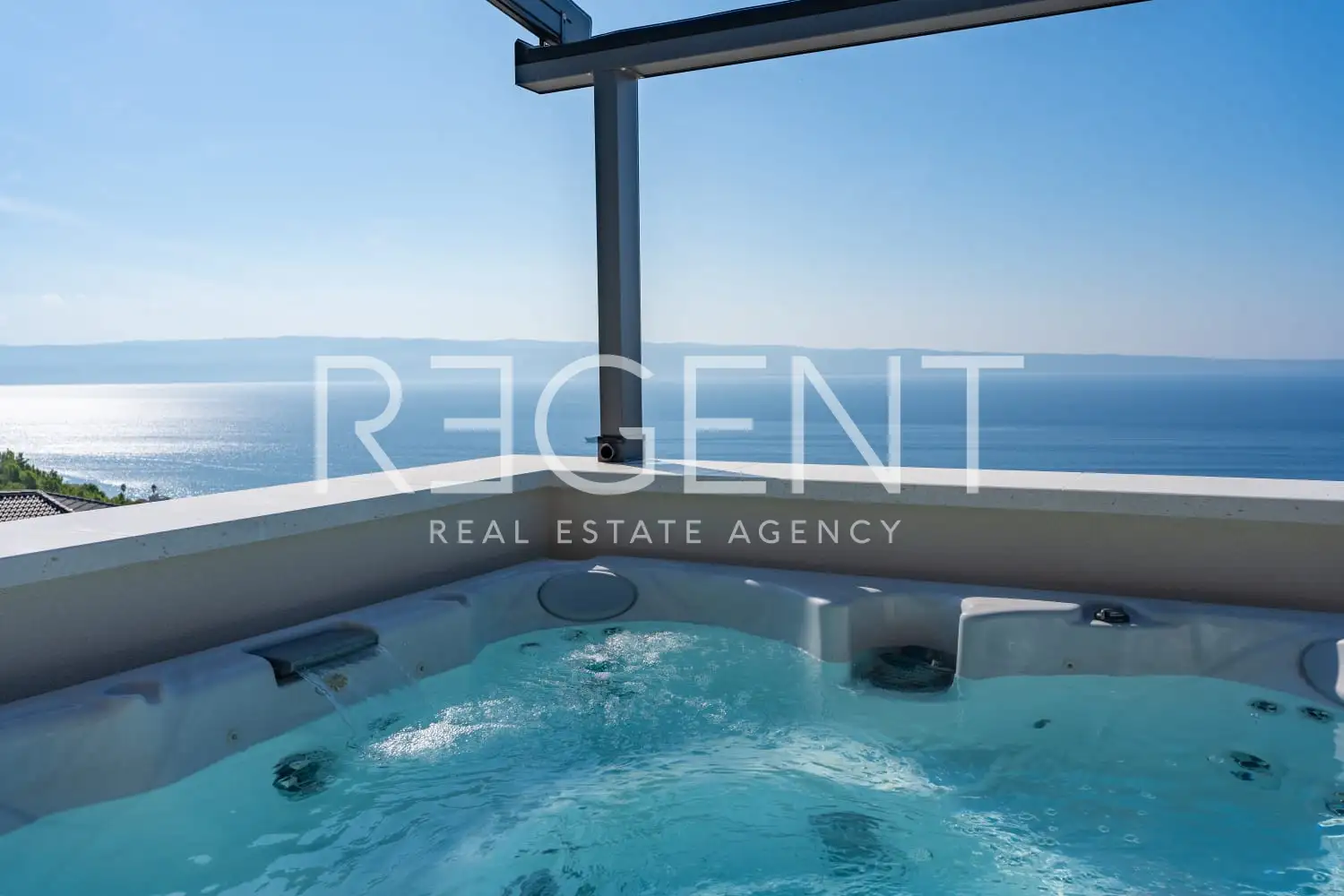 Podstrana - Moderná luxusná vila s bazénom a strešnou terasou