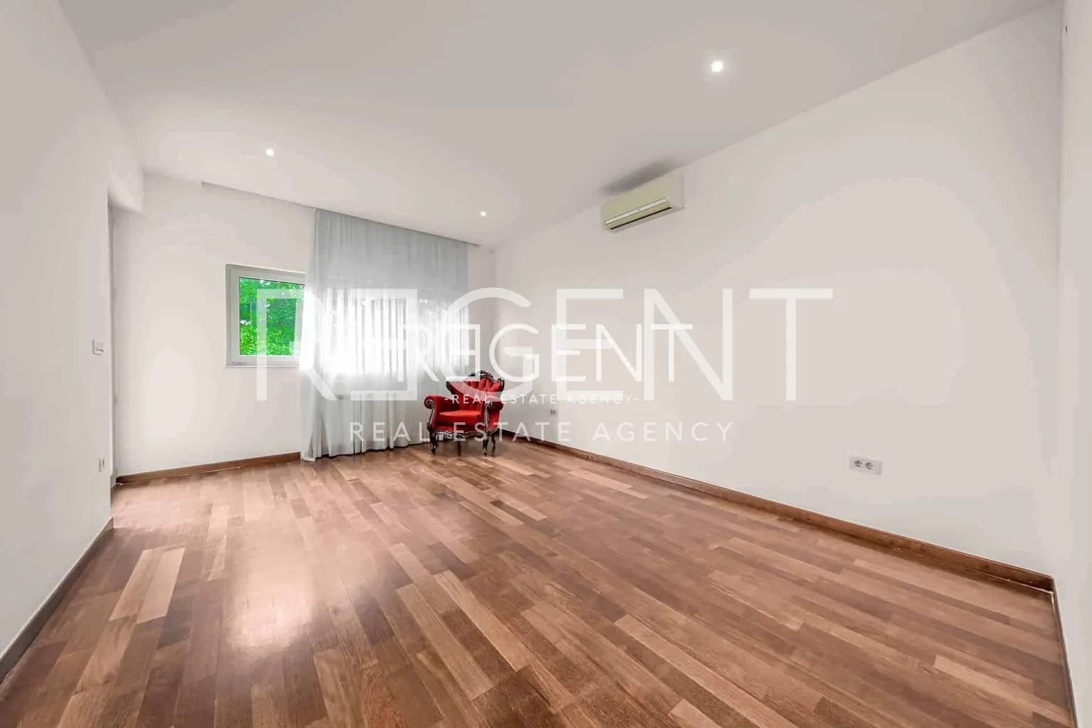 Záhřeb, Šestine - Luxusní dům s bazénem 400 m2
