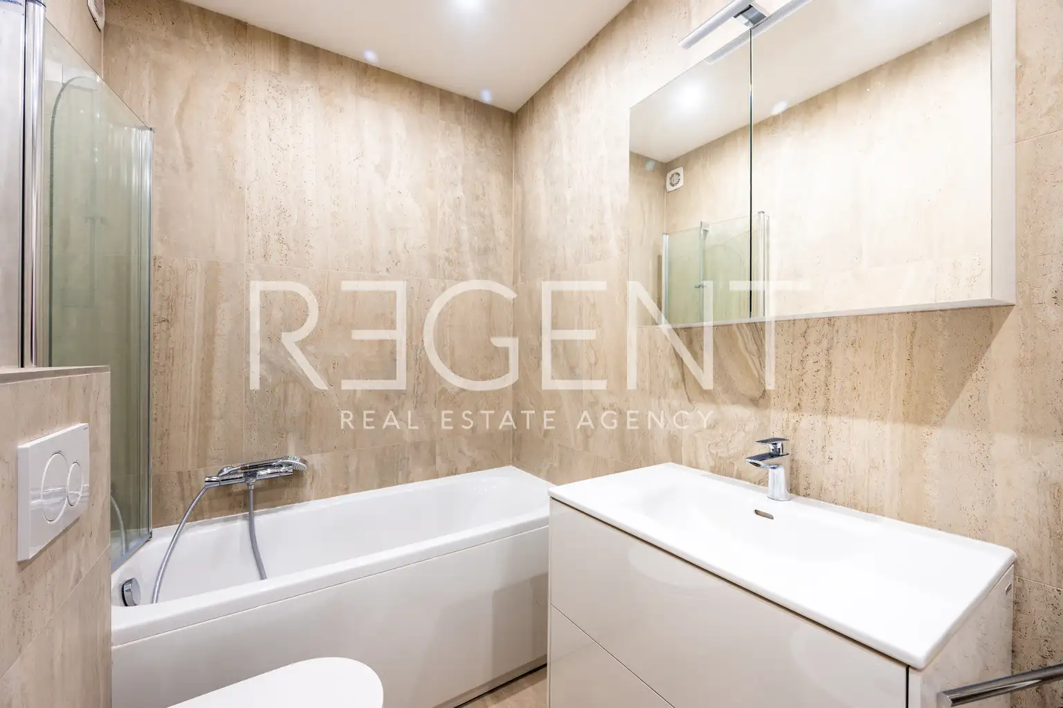 Zagreb, Centar - Četverosoban stan s parkingom, prvi najam