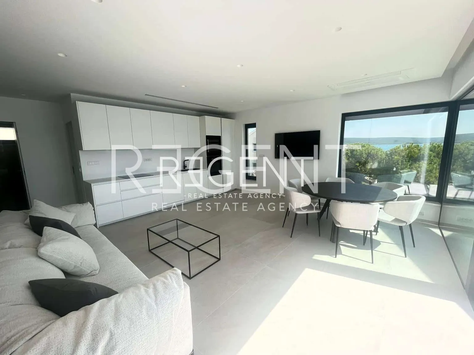 Sukošan – Luxusní moderní byt se střešní terasou 103 m2