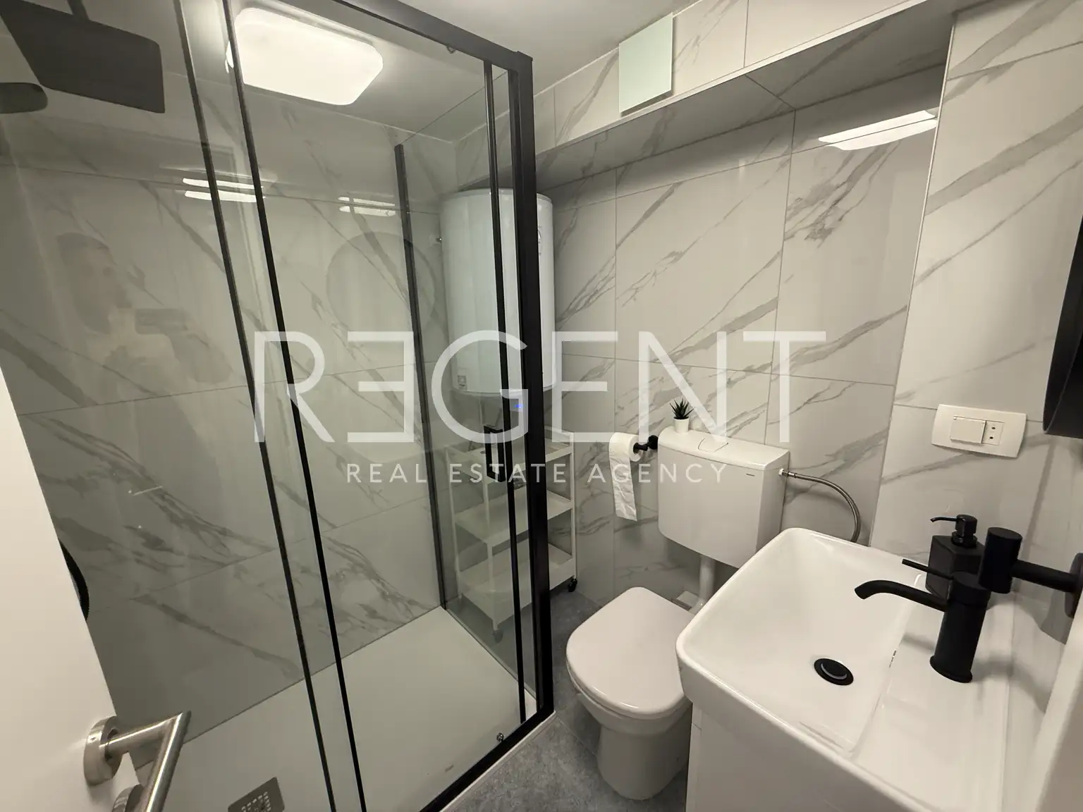 Zagreb, Borongaj - prostrani šesterosoban stan