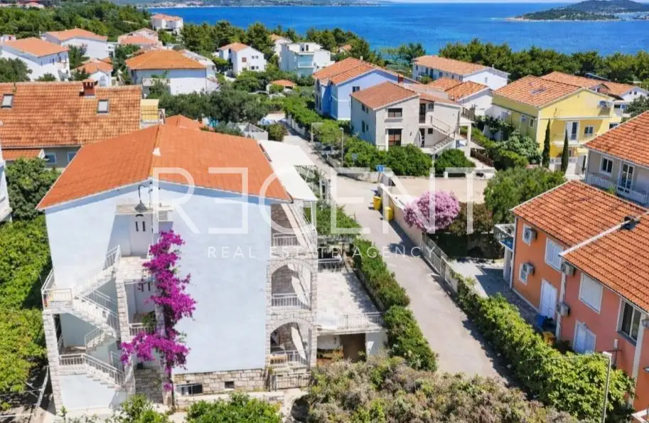 Pelješac, Orebić - Štvorizbový byt s balkónom a výhľadom na more