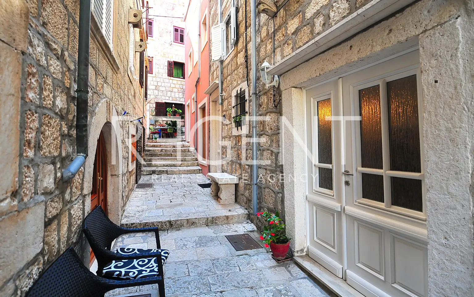 Korčula - Prekrasna kamena kuća u srcu staroga grada 130 m2