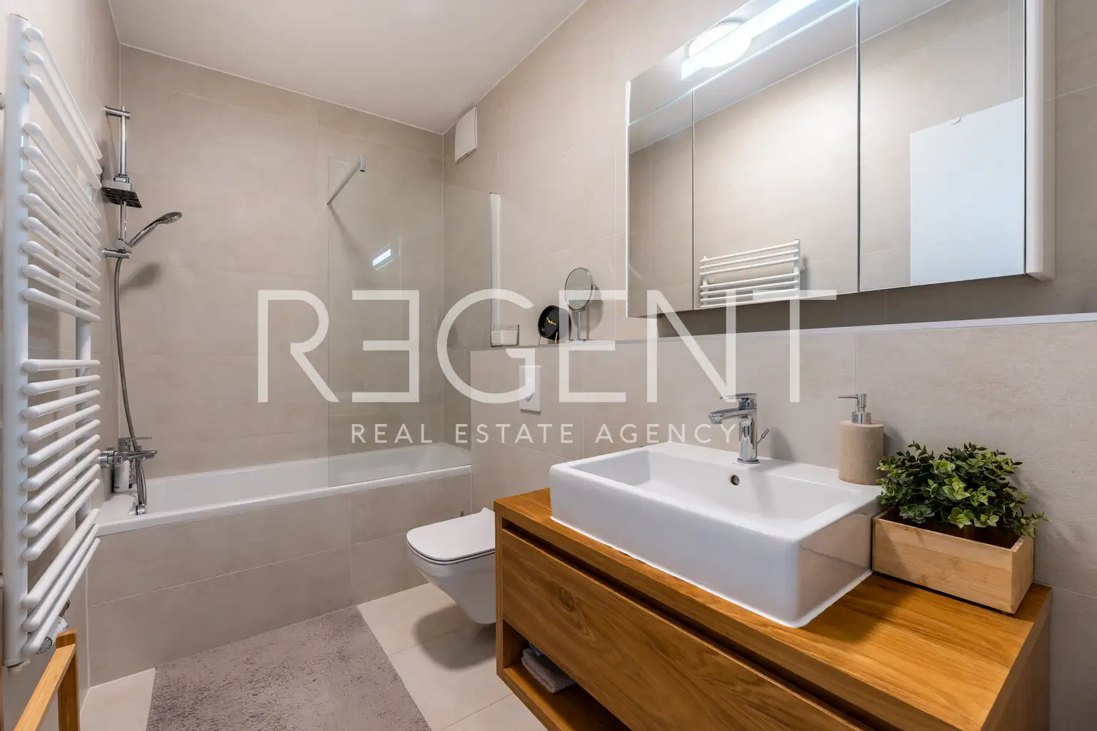 Stan 112 m², Vrbani — 3 spavaće sobe, balkon, 2 garaže