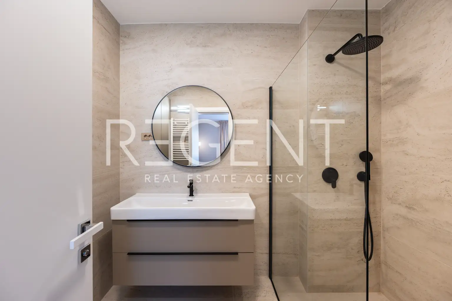 Šestine – ekskluzywne mieszkanie w willi miejskiej z prywatnym wejściem i garażem