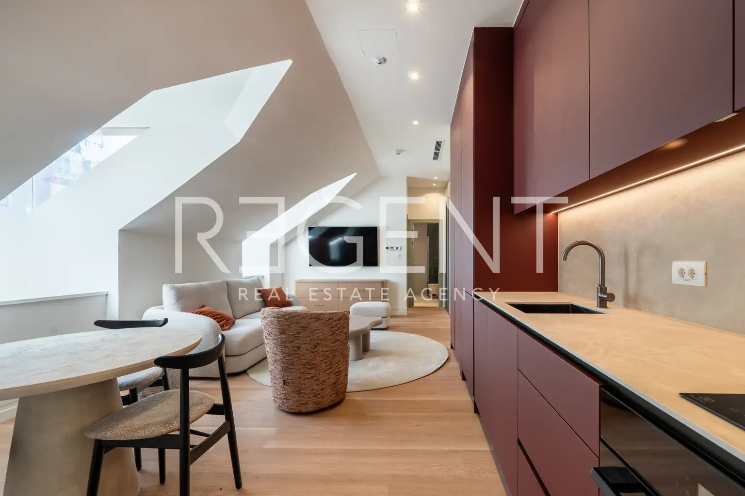 Stan 56 m² za najam — prvi najam, Centar
