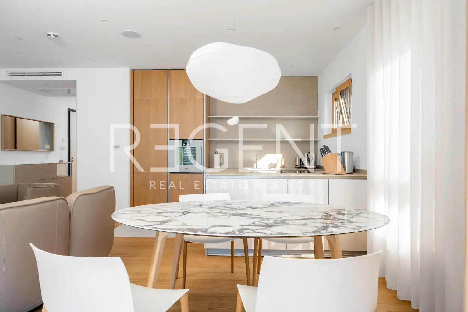 Split, Žnjan - Luksuzno dvosobno stanovanje z odprtim pogledom na morje