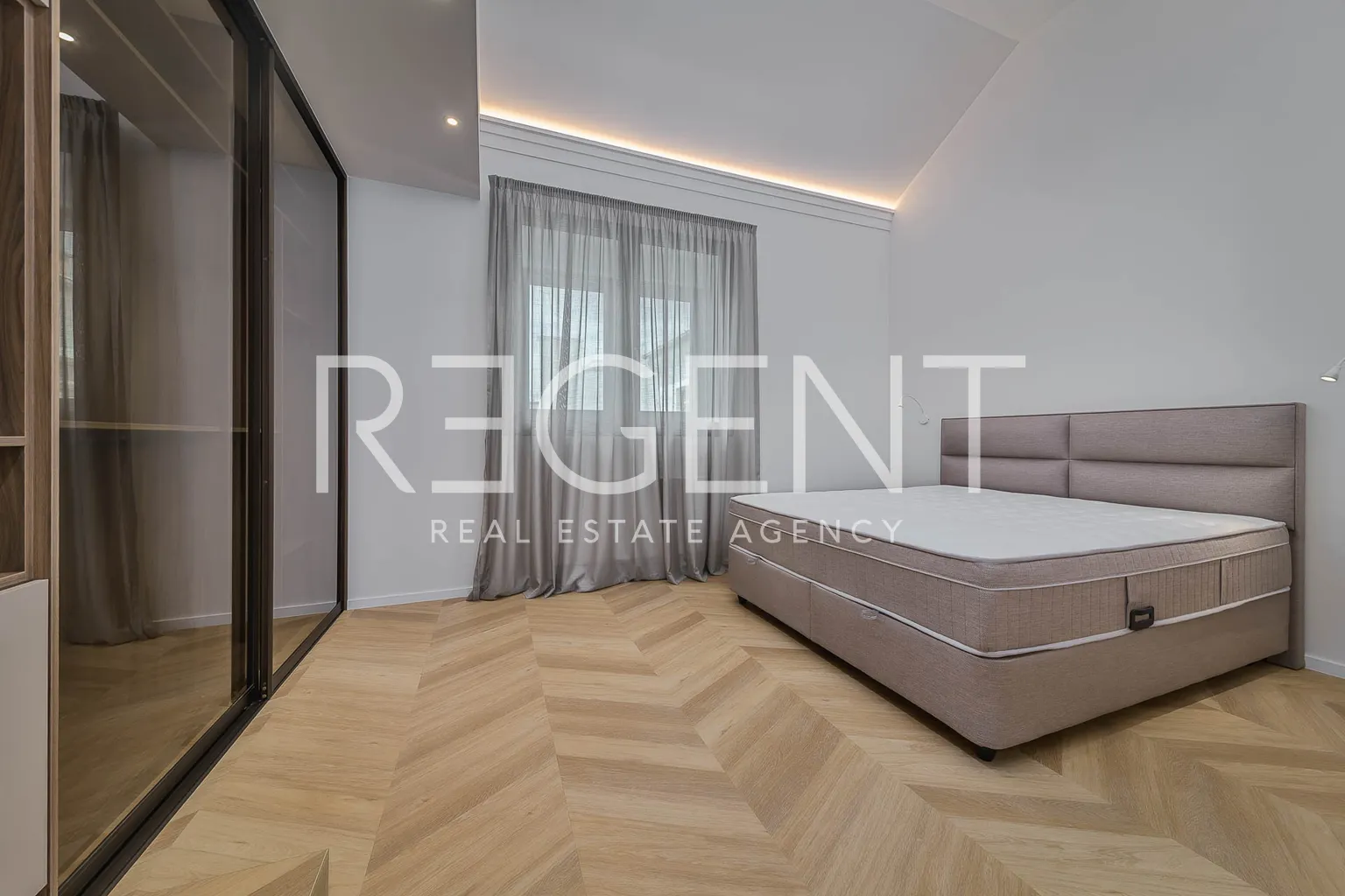 Záhřeb, Centrum – Luxusní dvoupodlažní penthouse 150 m² k pronájmu