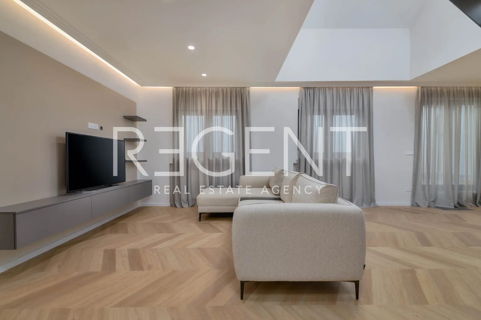 Záhřeb, Centrum – Luxusní dvoupodlažní penthouse 150 m² k pronájmu