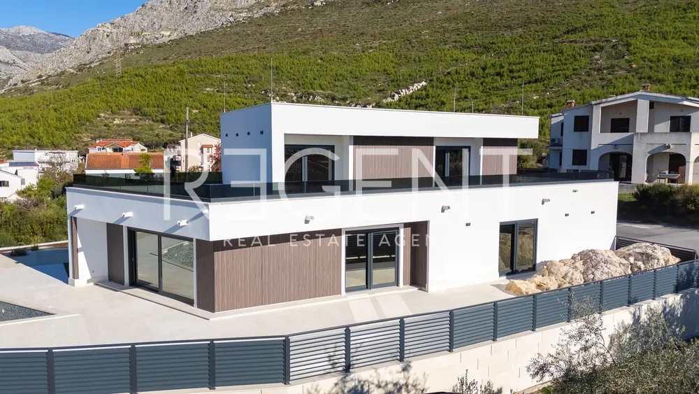 Split, Strožanac - Moderní vila s výhledem na moře, bazénem a pomocnou budovou 50 m2